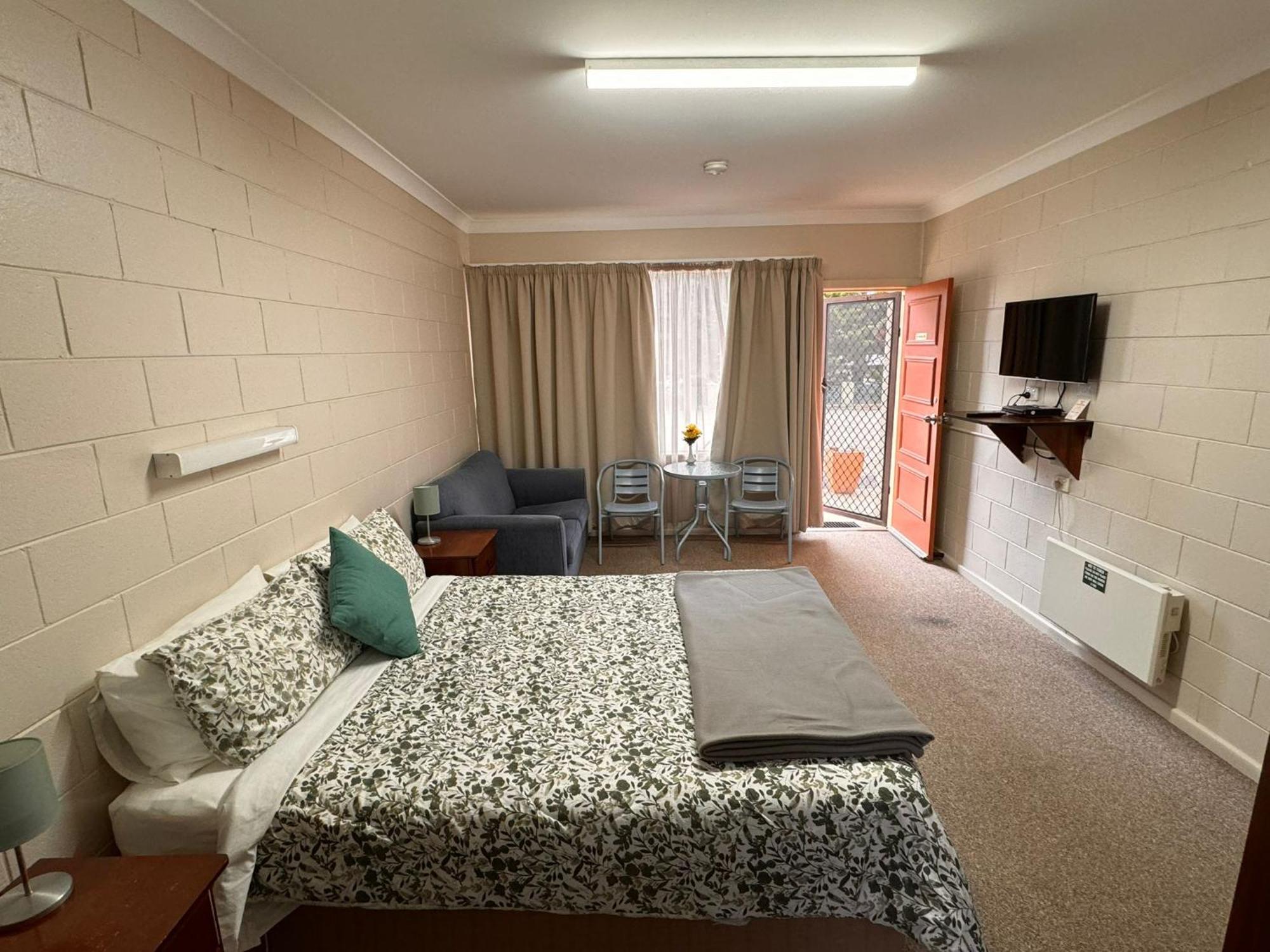 Alpine Country Motel Plus Free Coffee Cooma Exterior foto